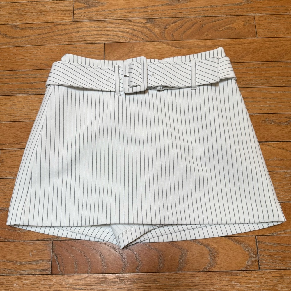 Express Striped White and Black Mini Skort